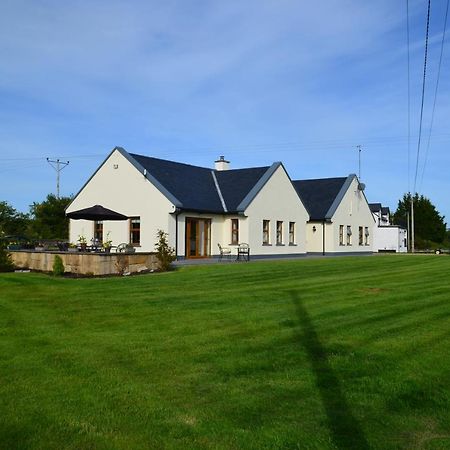 Riverbend Lodge B & B Oughterard Exterior photo