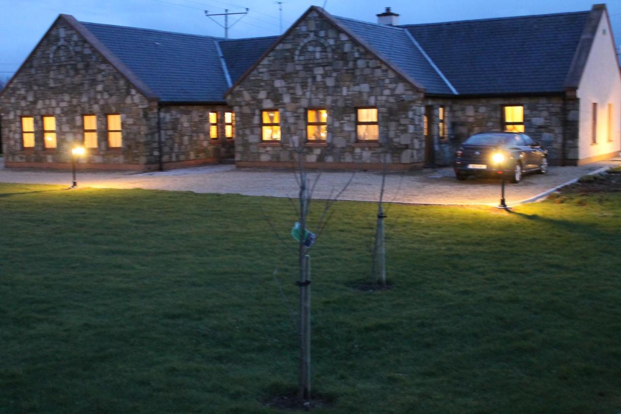 Riverbend Lodge B & B Oughterard Exterior photo