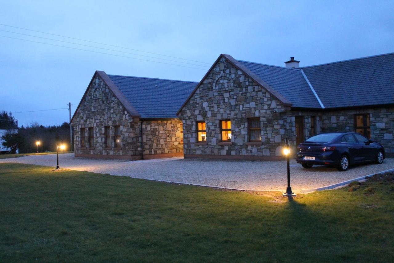 Riverbend Lodge B & B Oughterard Exterior photo