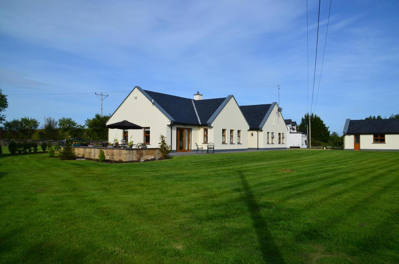 Riverbend Lodge B & B Oughterard Exterior photo